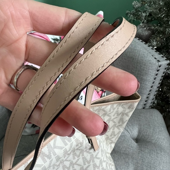 Michael Kors Logo Tote - Picture 7 of 15